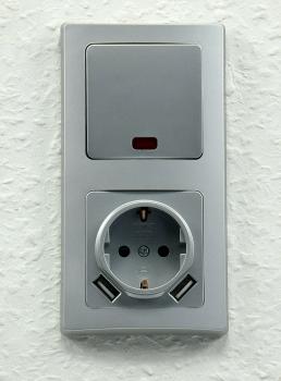 Preview: DELPHI Schutzkontakt-Steckdose, silber 250V~/ 16A, UP, 2x USB Buchse je 5V/1A