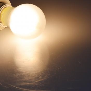 Preview: Glühbirnenähnliches Echtglas LED-Leuchtmittel 8 Watt 640 Lumen 360° Abstrahlwinkel