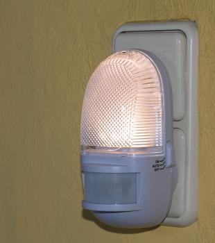 Preview: LED Nachtlicht mit Bewegungsmelder 230V, 3 weiße LEDs, On/Off/Auto